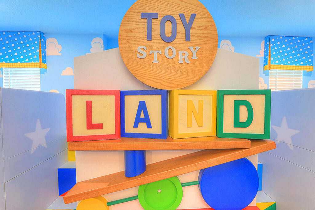 Howz It Lookin – Theme Rooms