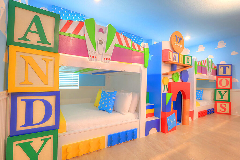 Howz It Lookin – Theme Rooms