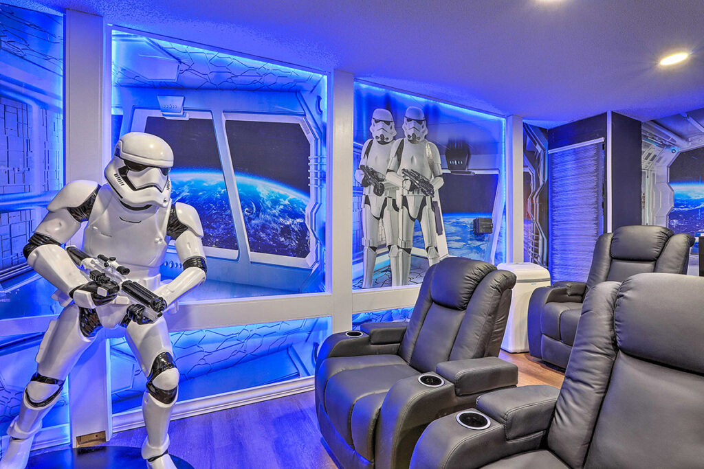 Howz It Lookin – Theme Rooms