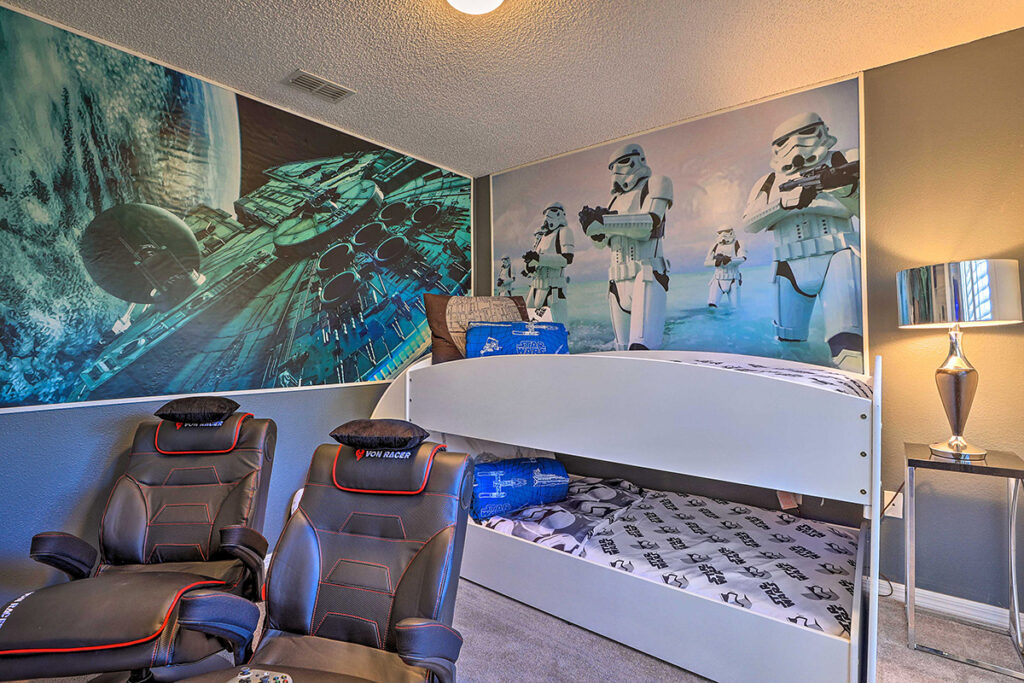 Howz It Lookin – Theme Rooms