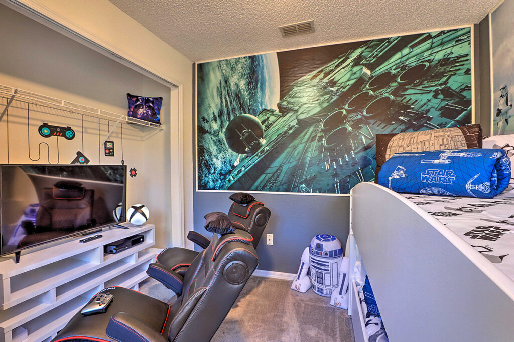 Howz It Lookin – Theme Rooms